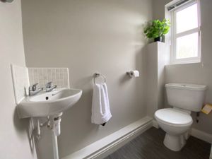 Guest Cloakroom- click for photo gallery